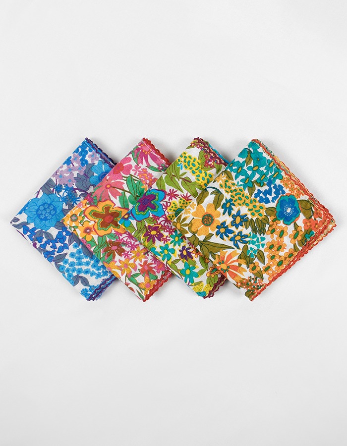 마리엔느 프리지아 핀코트 손수건 스카프 54 x 54 (cm)